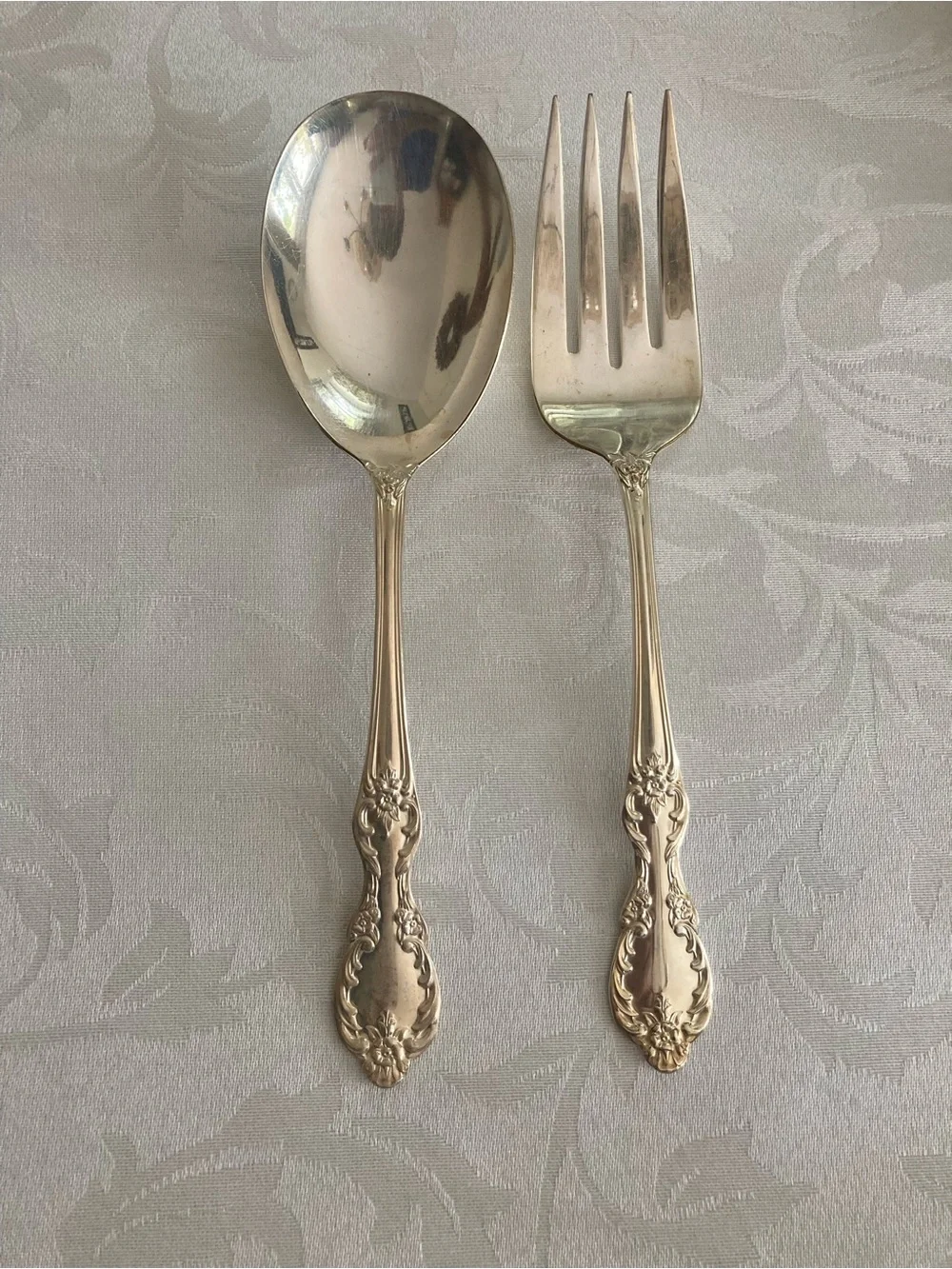 WM Rogers Co. Vintage Extra Plate set. Serving Spoon & Fork.